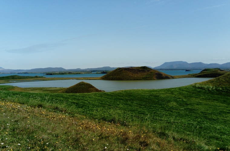 Island on maa kuhu läheks korra veel , sest 2 x 5 päeva jäid lühikeseks ... Kui muidu olid silmad vaatamisest punnis peas siis must liiv liivakastis ja kasehalud söögikoha lukustatud vitriinis võtsid ahhetama Foto: Monika Karu, Island 2018, 2019