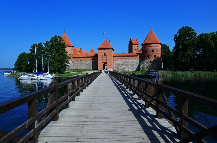 Leedumaa pealinnad ja merevaigurannik