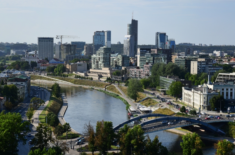 Leedumaa pealinnad ja merevaigurannik